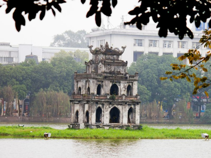 Một buổi sáng bình yên quanh Hồ Gươm