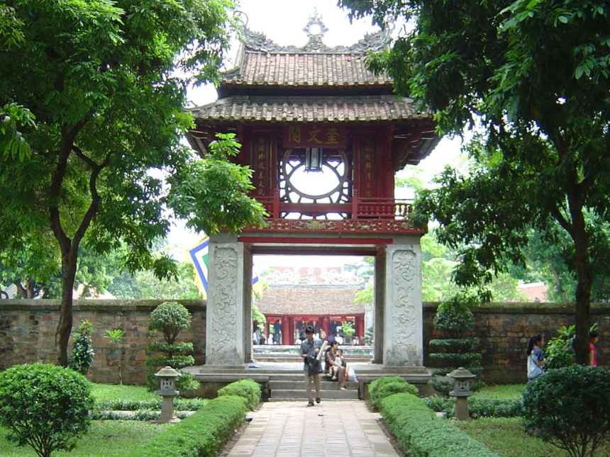Văn Miếu - Quốc Tử Giám gần 16 Nguyễn Khuyến: Một buổi sáng chậm giữa Hà Nội nghìn năm
