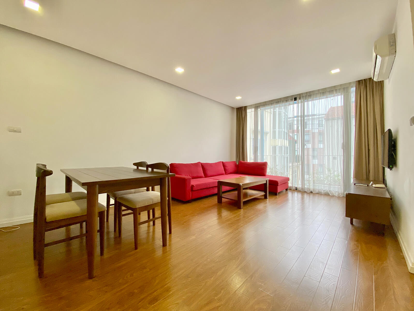 Deluxe Two-bedroom Apartment With Balcony