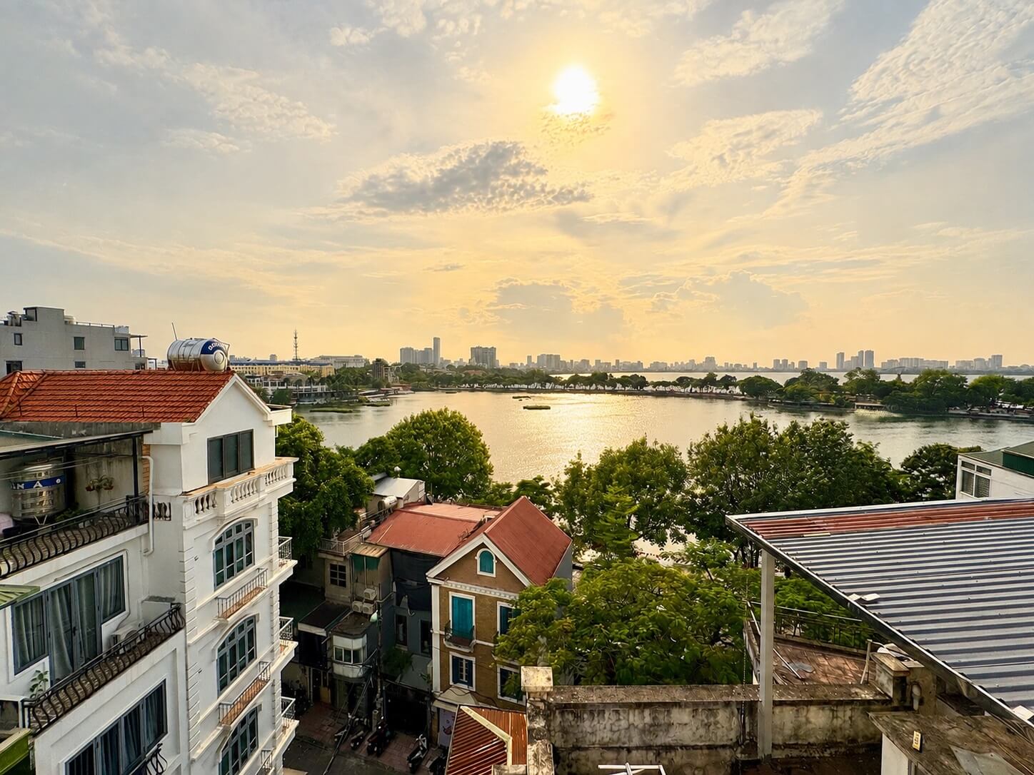 Deluxe Apartment With Lake View