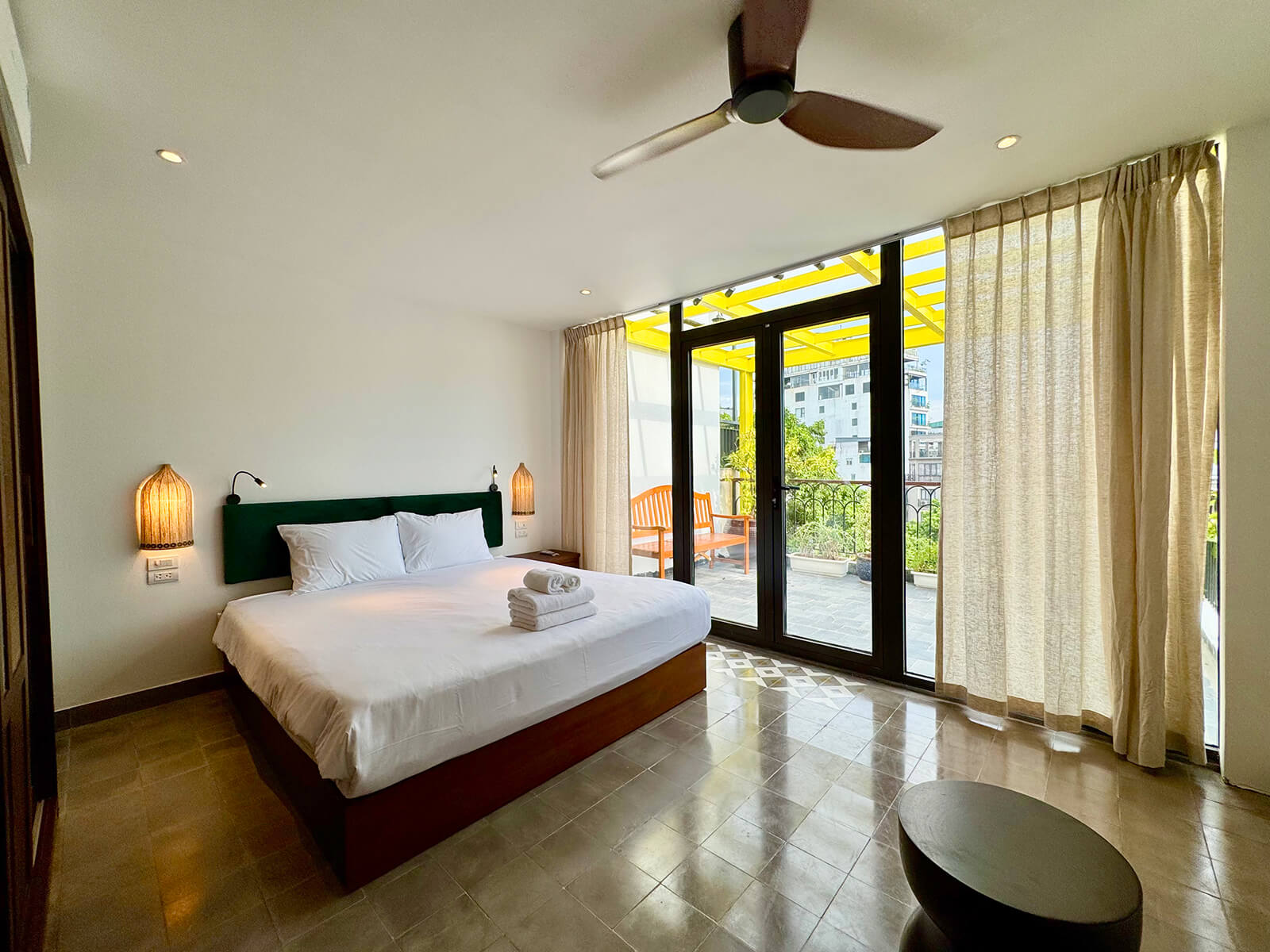 Deluxe Apartment With Lake View