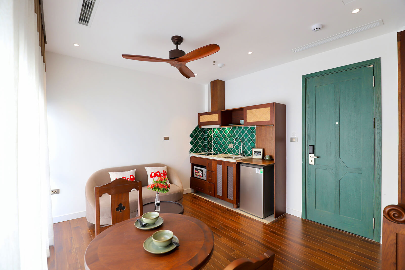 Signature Apartment With Windows