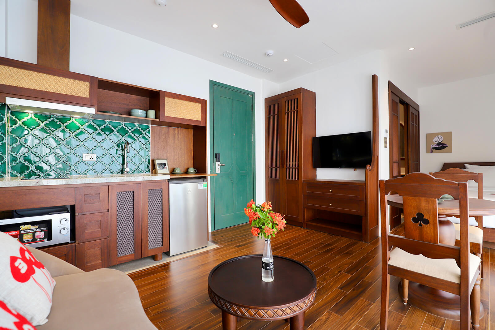 Signature Apartment With Windows