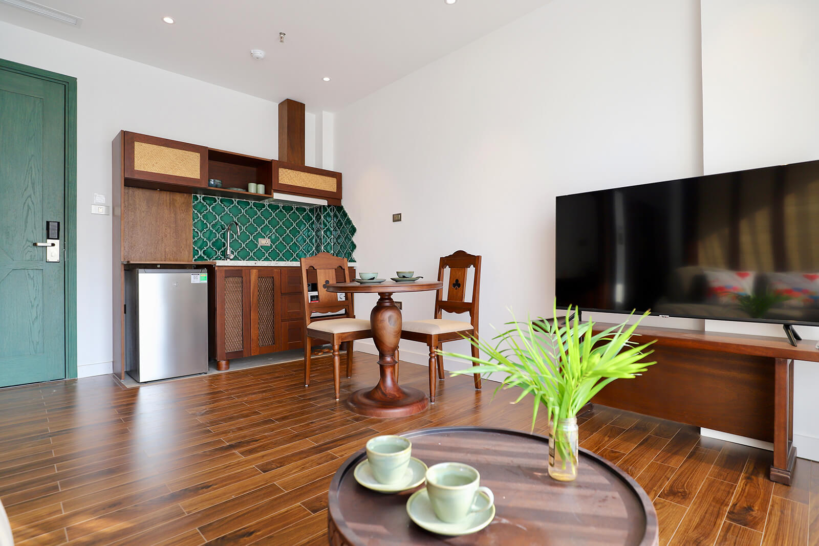 Superior City View Apartment With Balcony