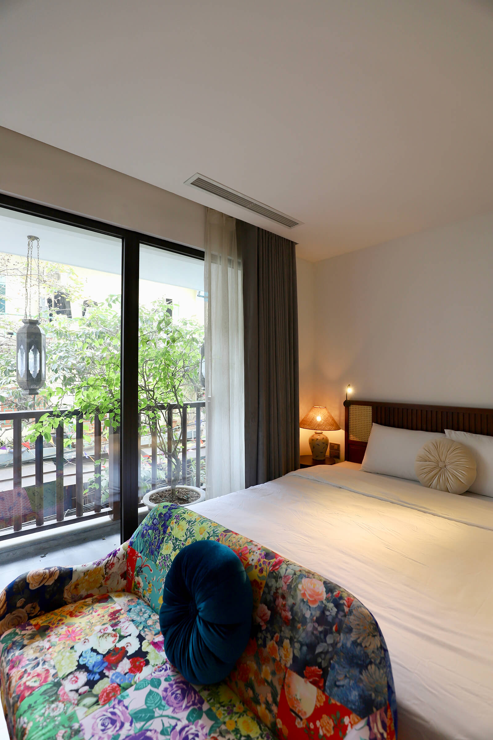 Signature Balcony Apartment With City View
