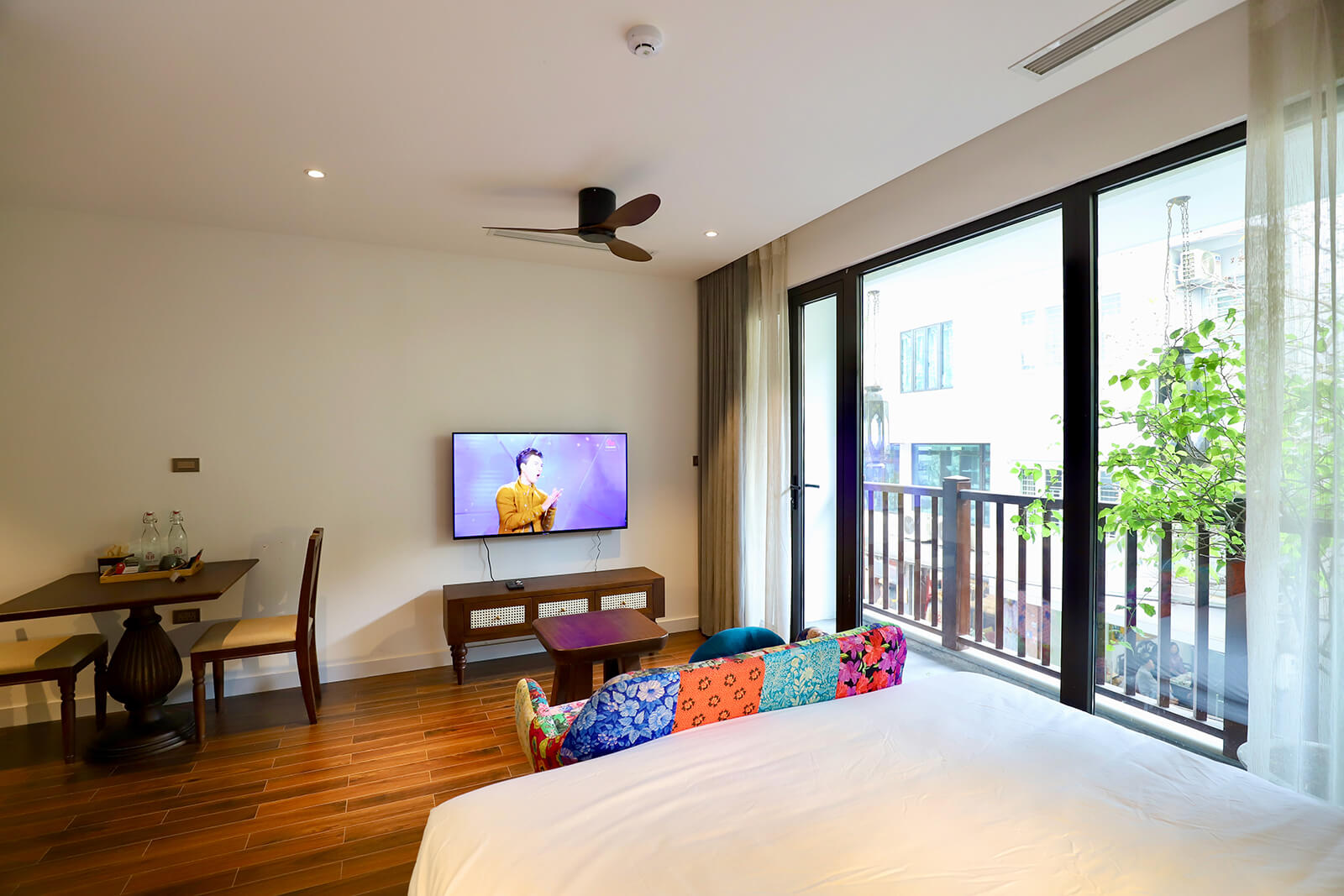 Signature Balcony Apartment With City View