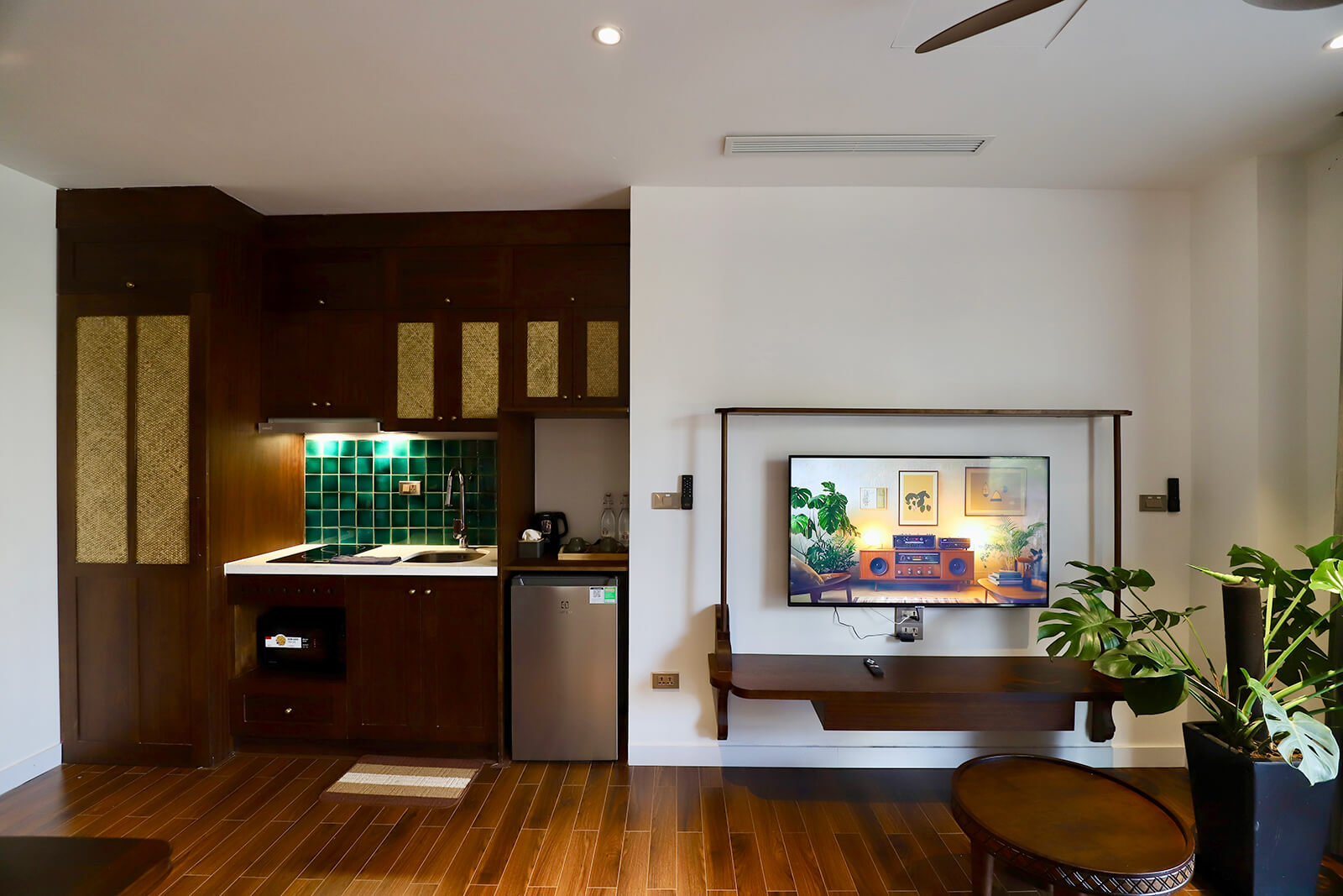 Superior Balcony Apartment with Truc Bach Lake View