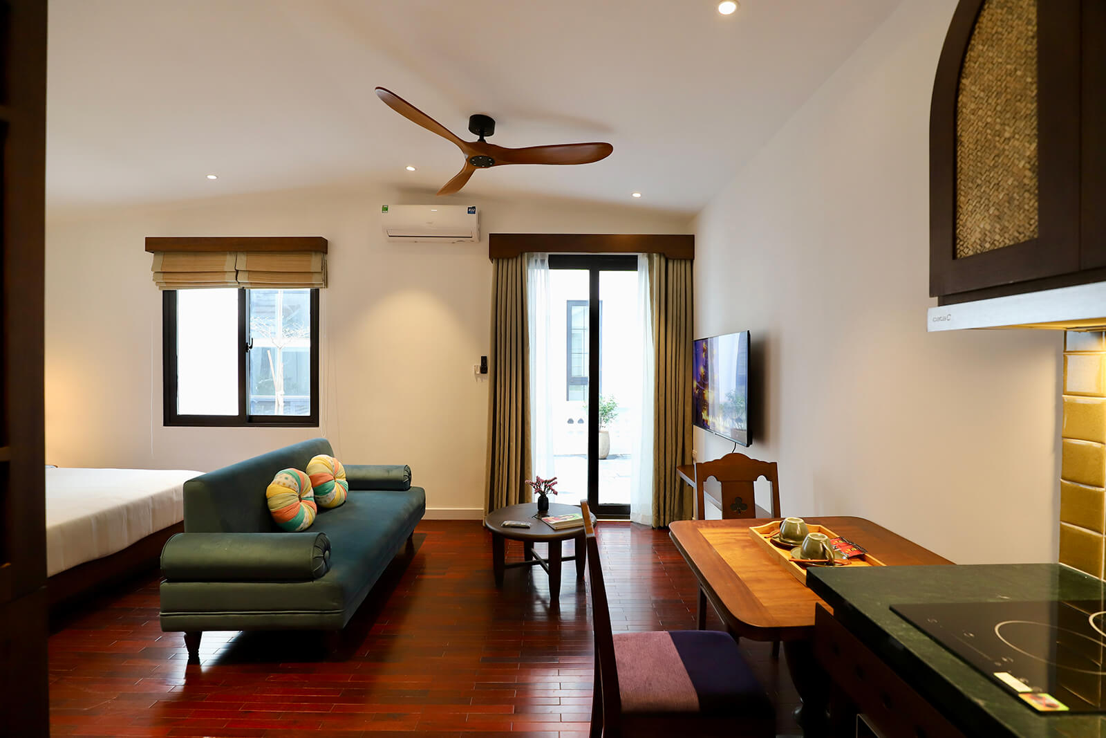 Classic One-bedroom Apartment With Balcony