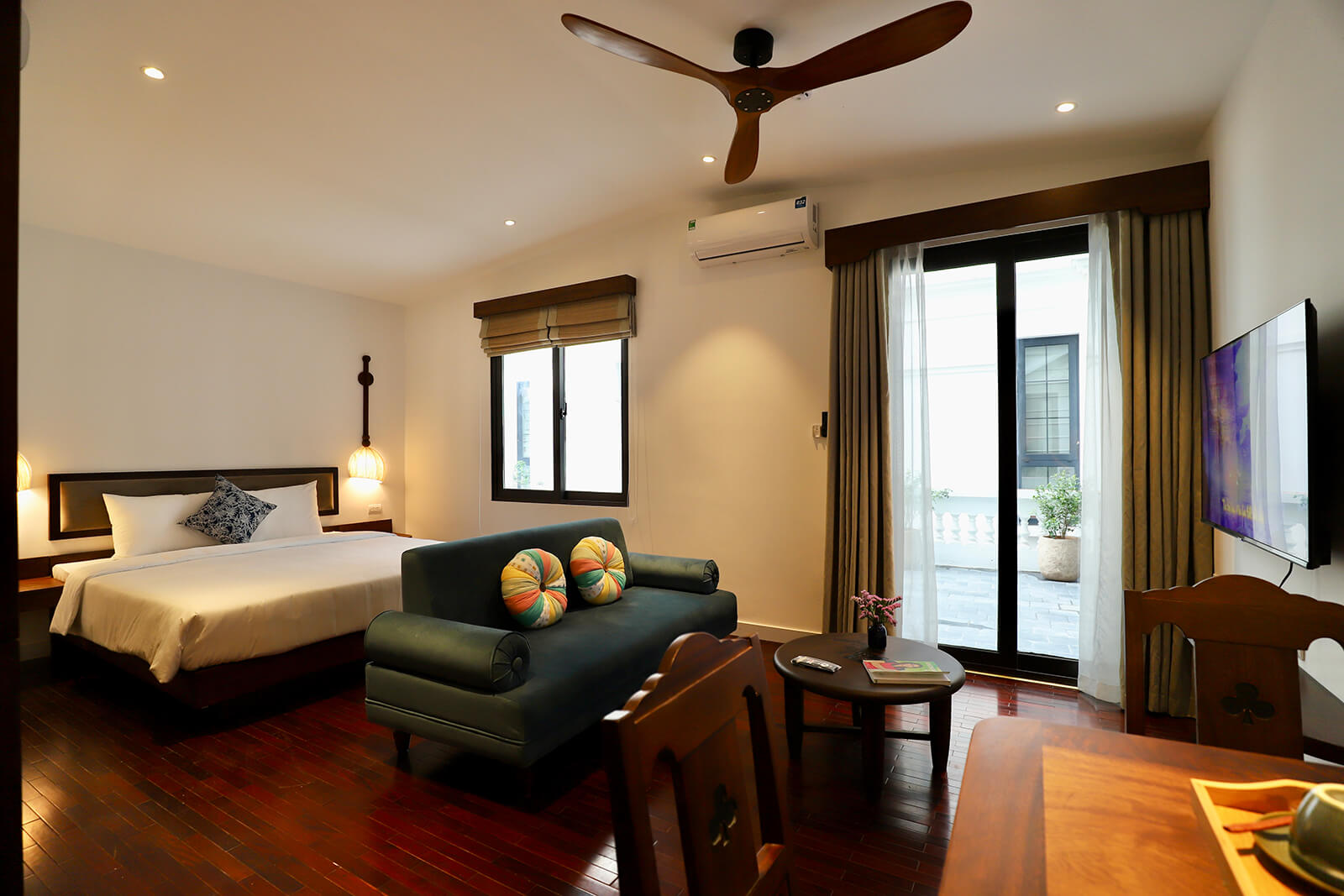 Classic One-bedroom Apartment With Balcony