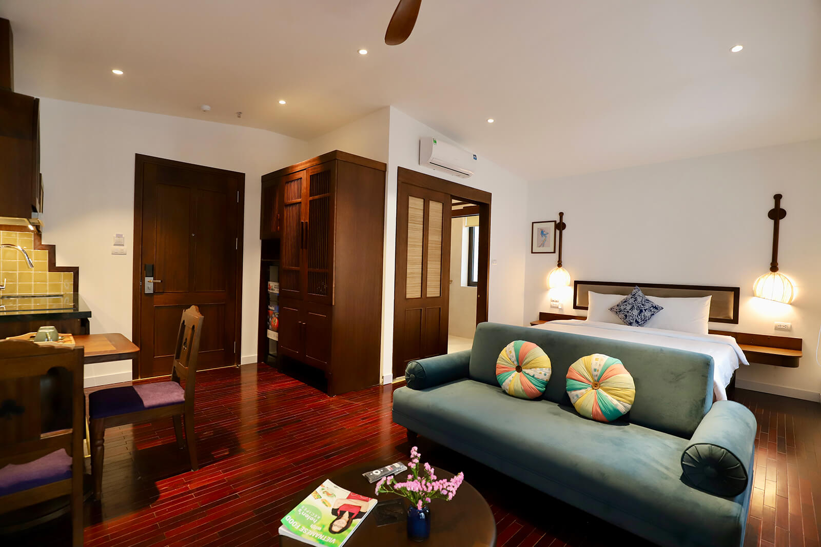 Classic One-bedroom Apartment With Balcony