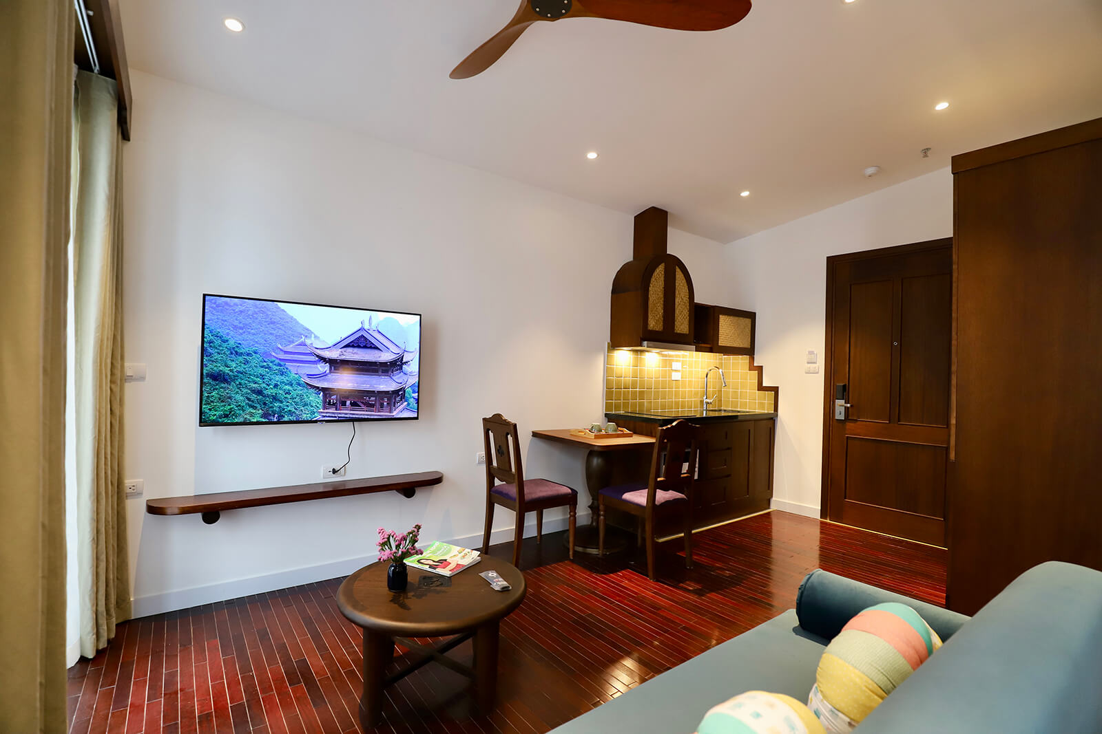 Classic One-bedroom Apartment With Balcony