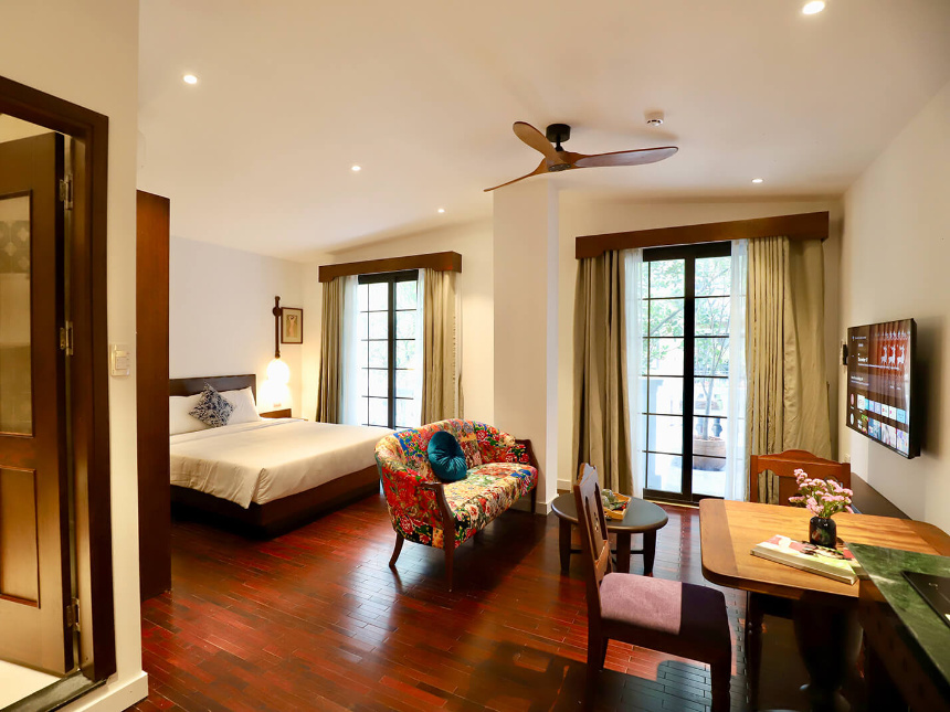 Premium One-bedroom Apartment With Balcony & City View