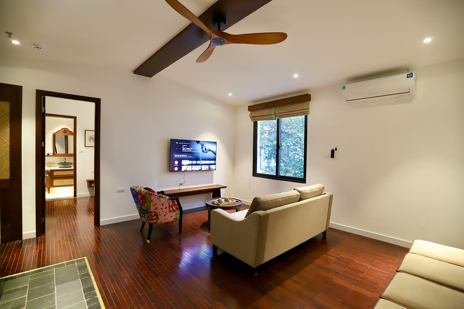 Standard Two-bedroom Apartment With Windows