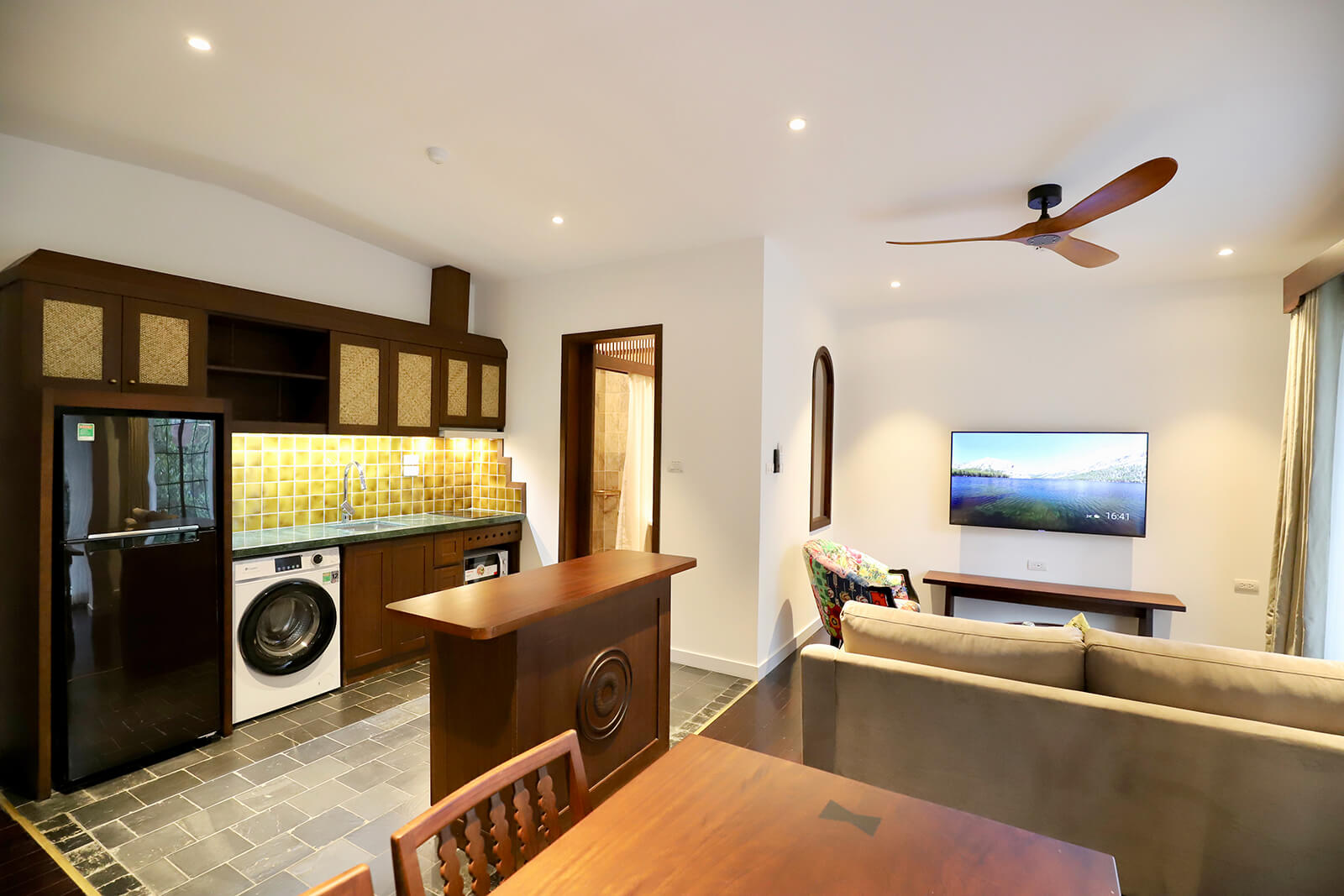 Deluxe Two-bedroom Apartment With Balcony