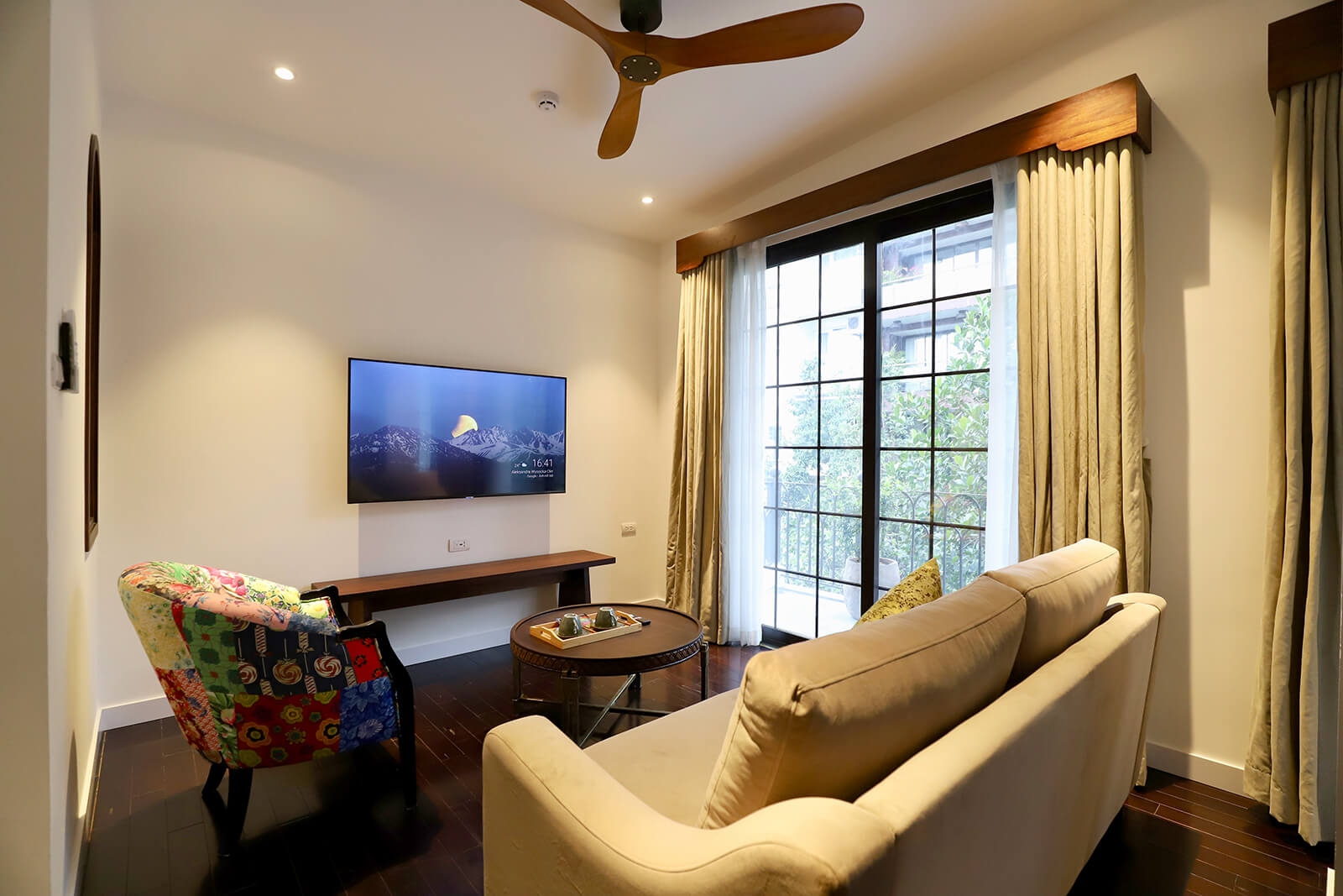 Deluxe Two-bedroom Apartment With Balcony