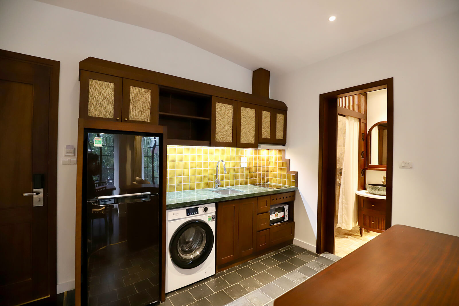 Deluxe Two-bedroom Apartment With Balcony