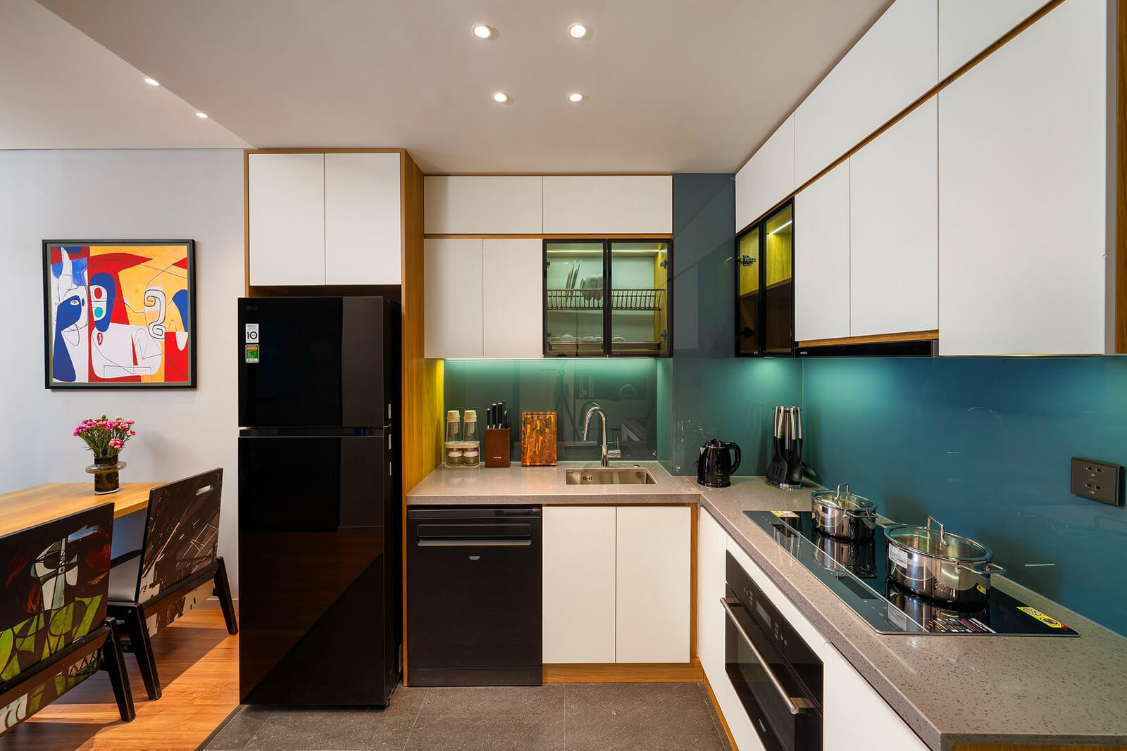 Three-bedroom Apartment With Truc Bach Lake View